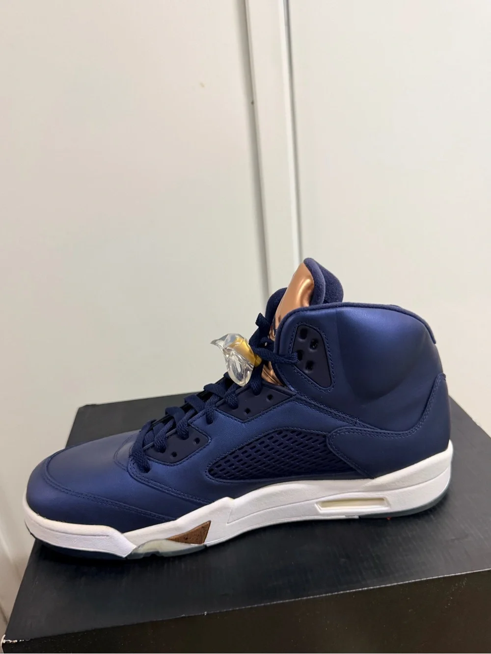 Jordan 5 Men's Navy Blue Athletic Sneakers - Sleek Performance Design